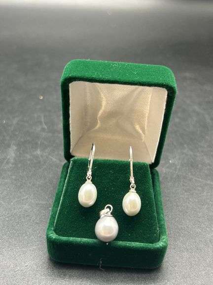 Pearl Drop Earrings and Pendant Set image