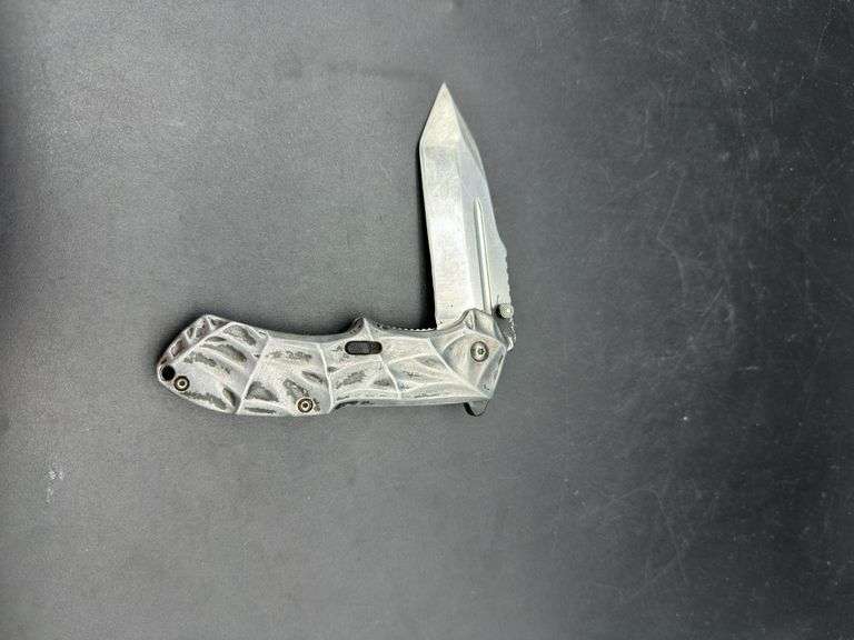 3 Pocket Knives: Camillus, Schrade, and Textured Knife