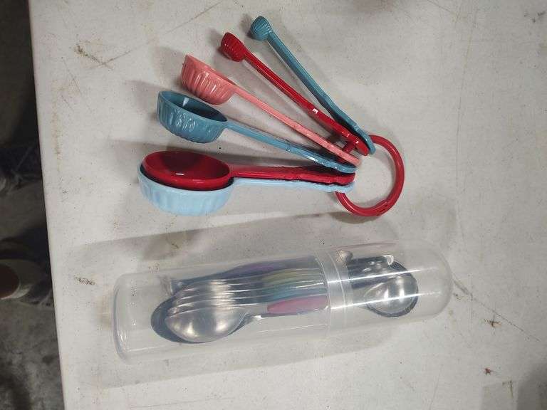 THE PIONEER WOMAN MEASURING SPOONS AND MAGNETIC MEASURING SPOONS