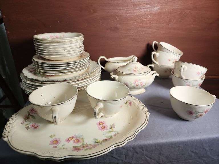 Homer Laughlin Virginia Rose Dinnerware Set image