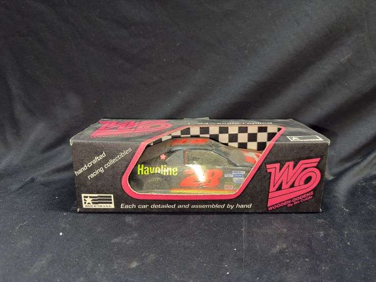 Wooden Oodens 1/24 Scale Replica Racing Collectible Car - Havoline #28
