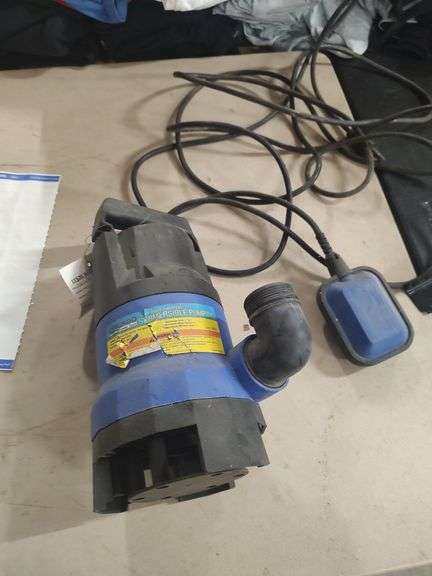 CHICAGO ELECTRIC 1/2 HP SUBMERSIBLE PUMP WITH FLOAT image