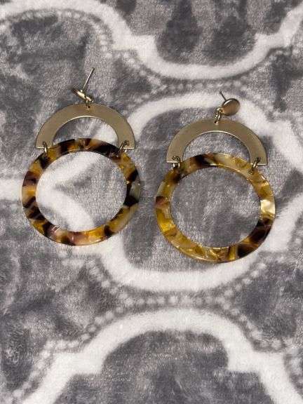 HOOP EARRINGS image