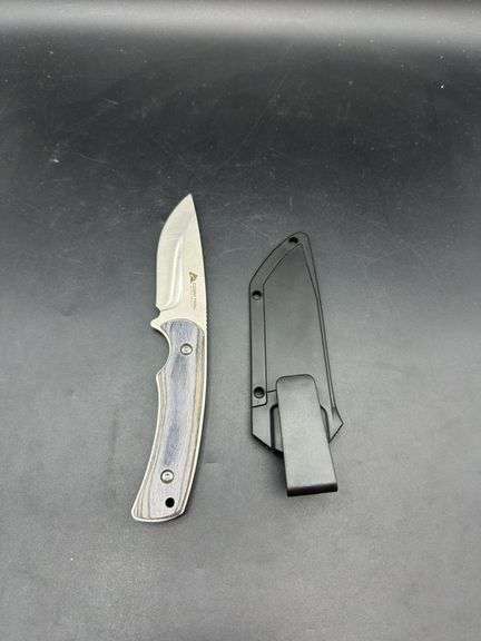 Pair of Ozark Trail Fixed Blade Knives with Sheaths