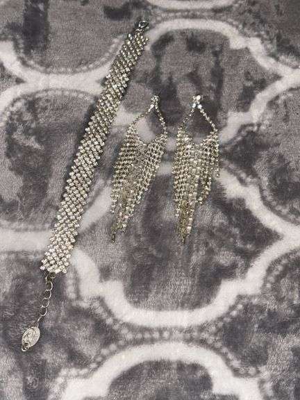 COSTUME JEWELERY image