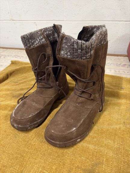 SIZE 9 MEN'S BROWN BOOTS image