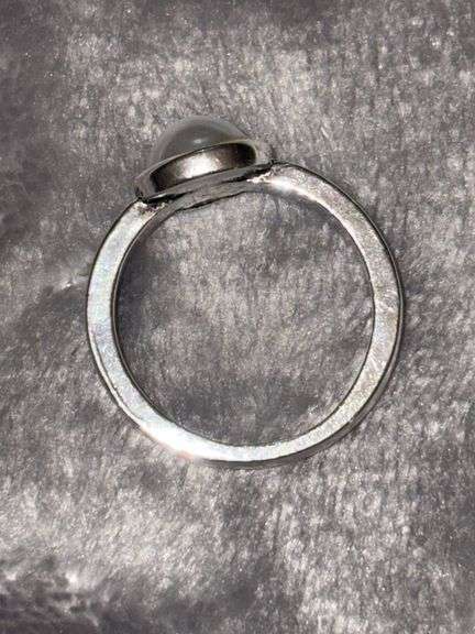 SIZE 8 PEARL LIKE RING