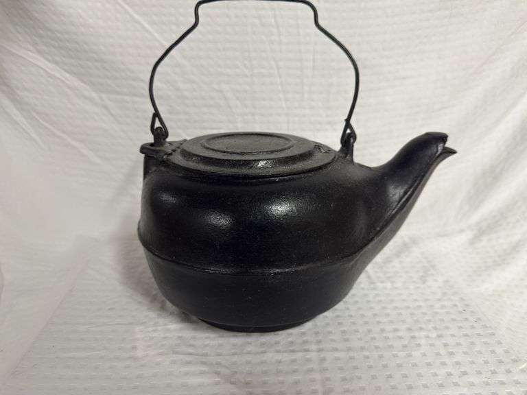 Cast Iron Kettle with Wire Handle