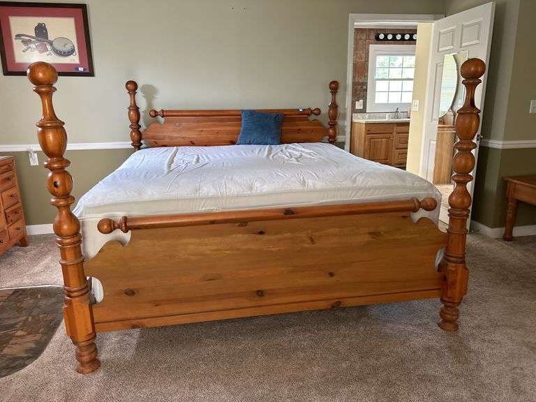King Size Wooden Ball Post Bed