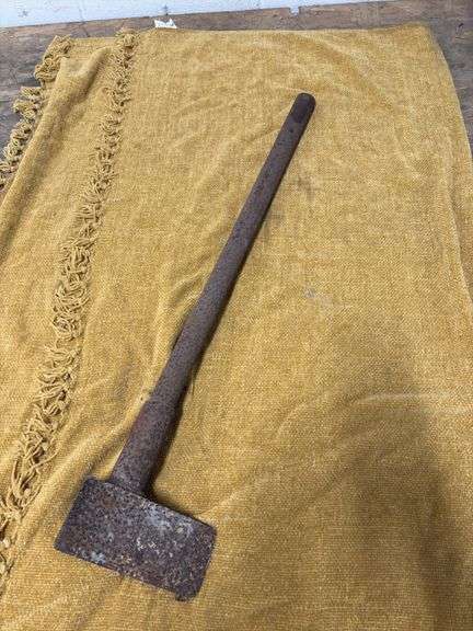 VINTAGE BUSTING AXE image