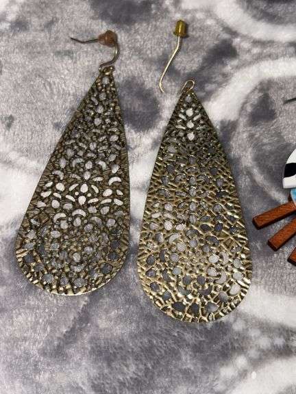 TWO PAIRS OF EARRINGS