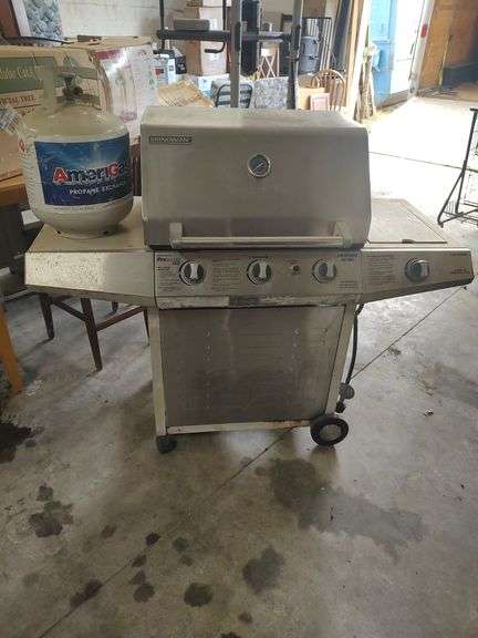 BRINKMAN PRO SERIES 6345 STAINLESS GRILL WITH TANK