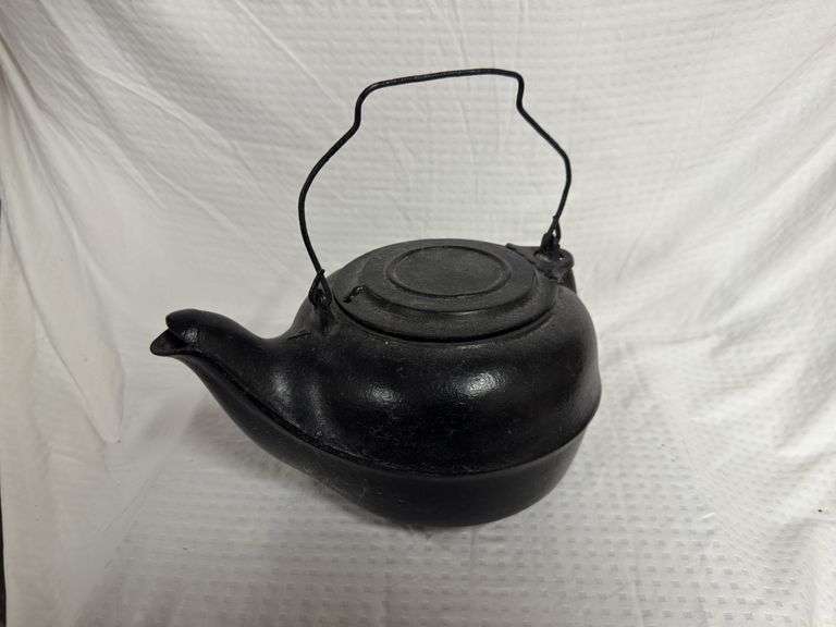 Cast Iron Kettle with Wire Handle image