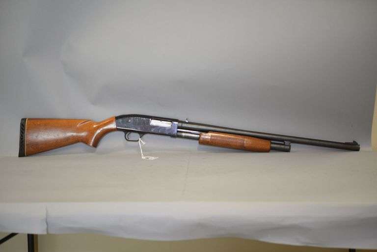 Mossberg Model 500AT Pump Action 12 Gauge Shotgun,