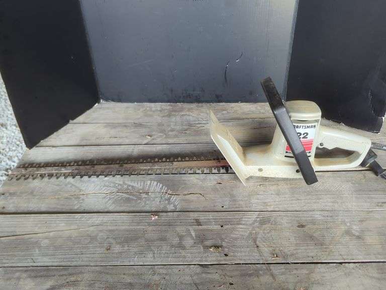 Craftsman 22" Bushwacker Electric Hedge Trimmer image