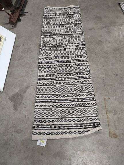 THRESHOLD MULTI COLOR AREA RUG - 2 FT X 7 FT