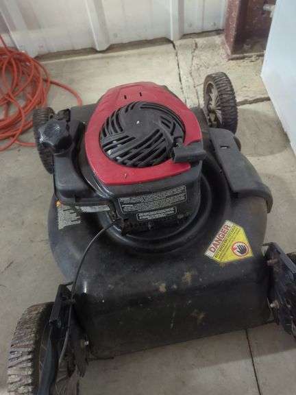 Murray 21" Walk Behind Lawn Mower with Briggs & Stratton Engine