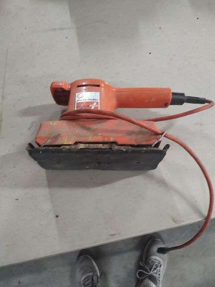 BOACK AND DECKER SANDER image