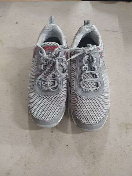 ORTHO FEET SZ 11 WIDE SHOES image