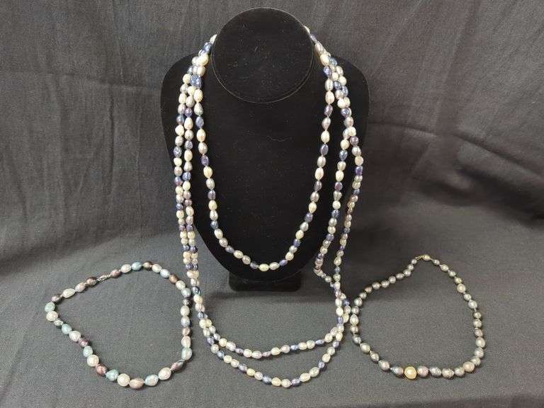 Pearl Necklace and Bracelet Collection image