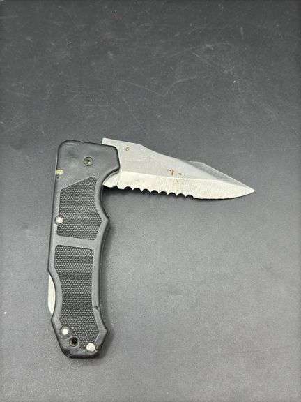 Gerber and Mossy Oak Knives