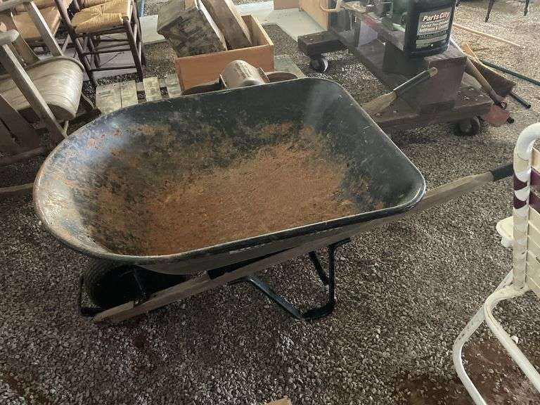 Craftsman 5 cu. ft. Wheelbarrow image