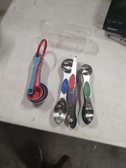 THE PIONEER WOMAN MEASURING SPOONS AND MAGNETIC MEASURING SPOONS
