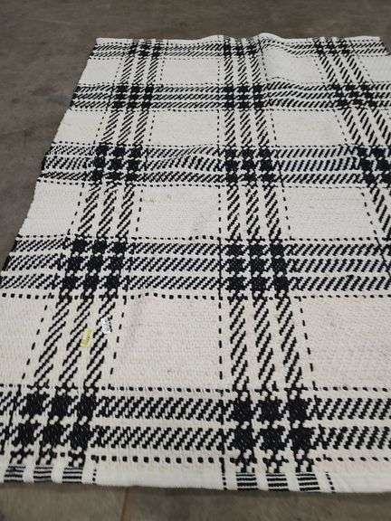 THRESHOLD PLAID AREA RUG - 4 FT X 5 FT 6 INCH