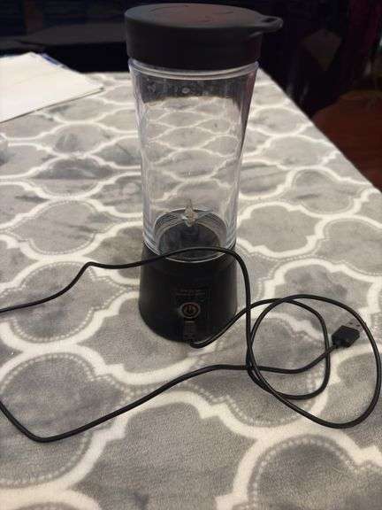 PORTABLE MIXER WITH CHARGING CORD image