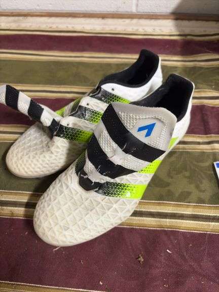 ADDIAS SIZE 9 MALE CLEATS image