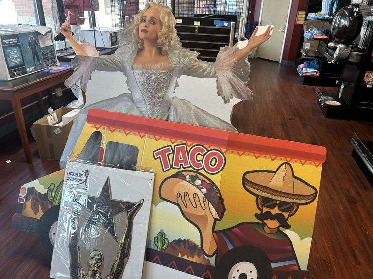Lifesize Standup Lot: Queen, Taco Truck & Star Award