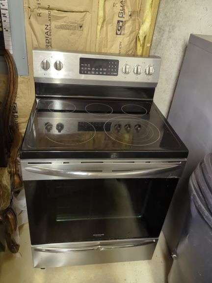 Frigidaire Gallery Electric Range with Ceramic Cooktop