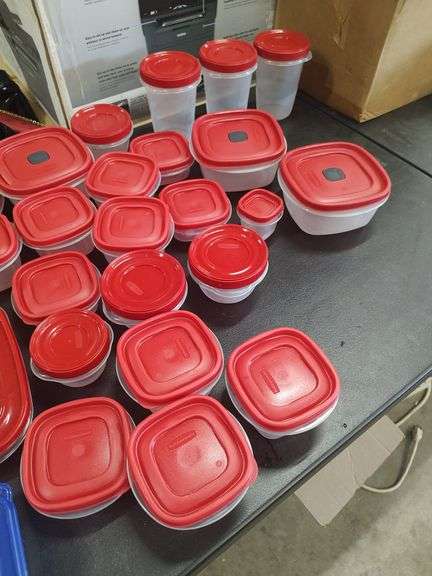 LOT OF PLASTIC WARE MOSTLY RUBBERMAID