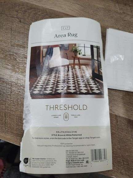 THRESHOLD BROWN AND WHITE PATTERNED AREA RUG - 5X7 FT