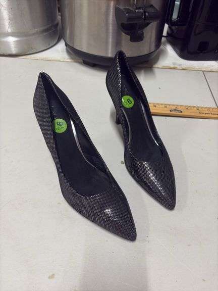 WOMENS- SIZE 9.5M- NINE WEST HILLS- image