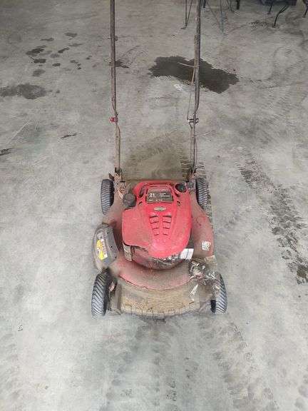 TROY BILT 21 INCH PUSH MOWER WITH 6.75 HP BRIGGS AND STRATTON ENGINE - NEEDS A PULL ROPE