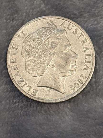 2005 AUSTRIALIAN20 CENT COIN FEATURING THE FOURTH PORTRAIT OF QUEEN ELIZABETH II WORLD WAR 1939-1945 COMING HOME 20 image