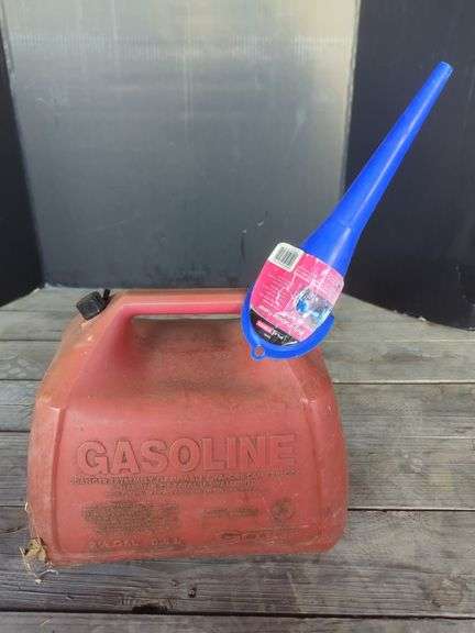 Gott 2.5 Gallon Gasoline Can with Funnel image
