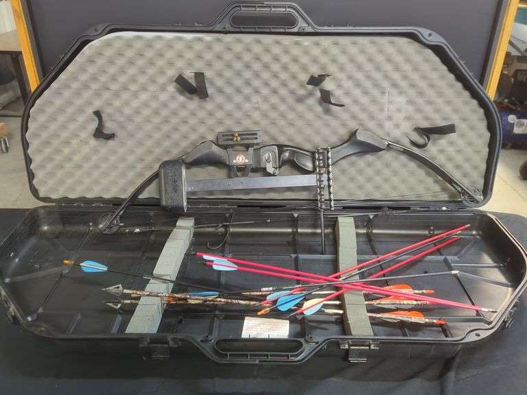 PSE Elite Series Compound Bow with Arrows and Case