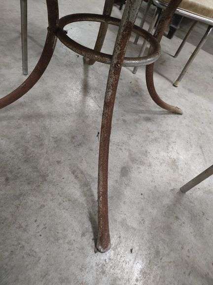 VINTAGE DINING TABLE WITH 4 MATCHING CHAIRS
