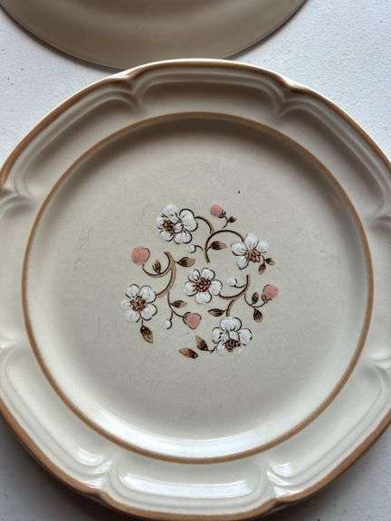 Set of 6 Covington Edition Stoneware Plates - Idlewild Pattern