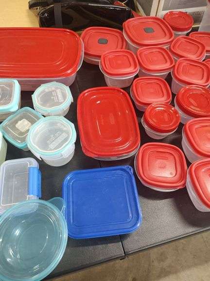 LOT OF PLASTIC WARE MOSTLY RUBBERMAID