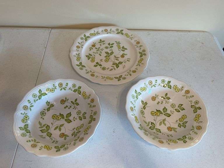Petite Flora Ironstone Dinnerware Set (3 Pieces) image