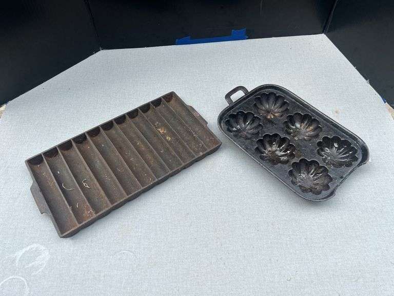 Cast Iron Cornbread and Flower Muffin Pans image