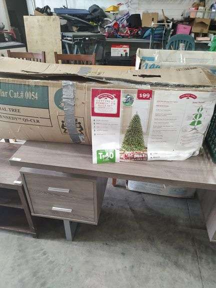 7.5 FT PRE LIT KENNEDY FIR CHRISTMAS TREE