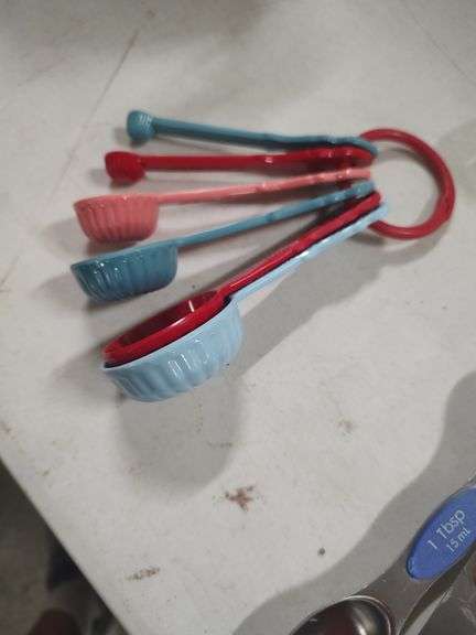 THE PIONEER WOMAN MEASURING SPOONS AND MAGNETIC MEASURING SPOONS