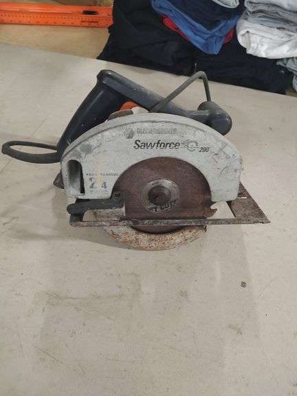 BLACK AND DECKER SKIL SAW image