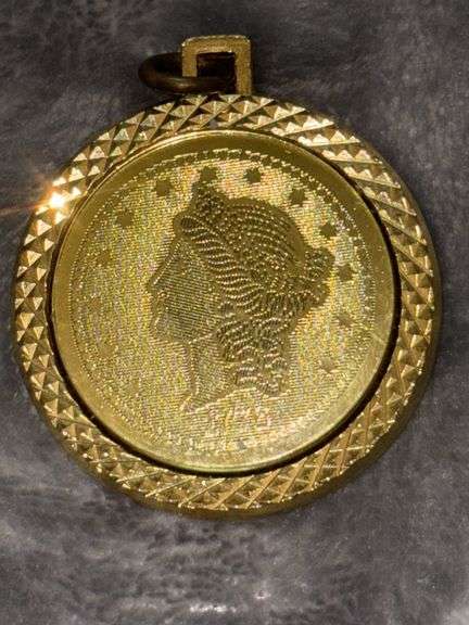 1776 VINTAGE REPLICA OF A 20 DOLLAR COIN PENDANT, GOLD TONE, BICENTENNIAL image