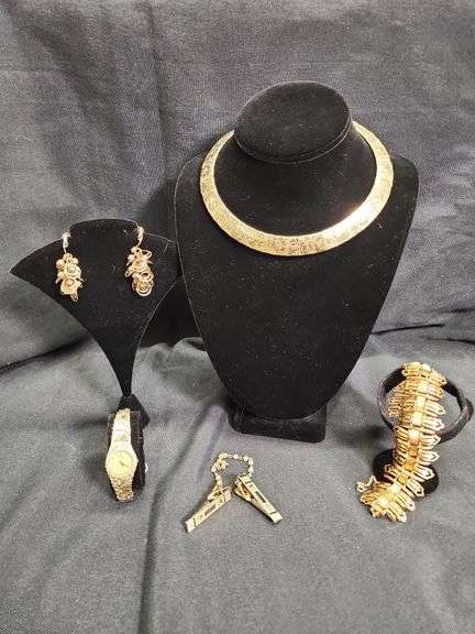 Assorted Gold Tone Jewelry Set: Necklace, Bracelet, Earrings, Watch, and Tie Clip image