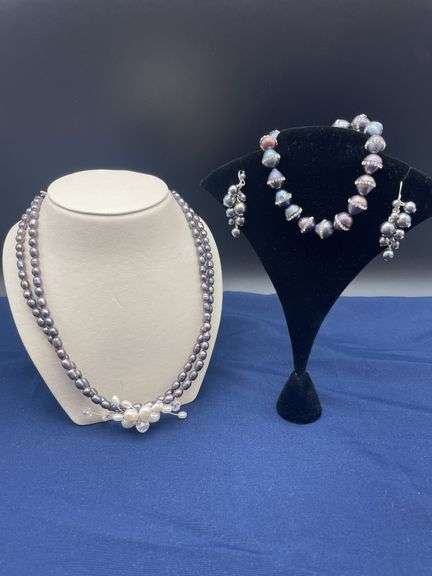 Freshwater Pearl Jewelry Set: Necklace, Bracelet, and Earrings image